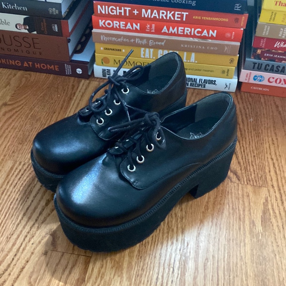 NEVER WORN 90s Platforms